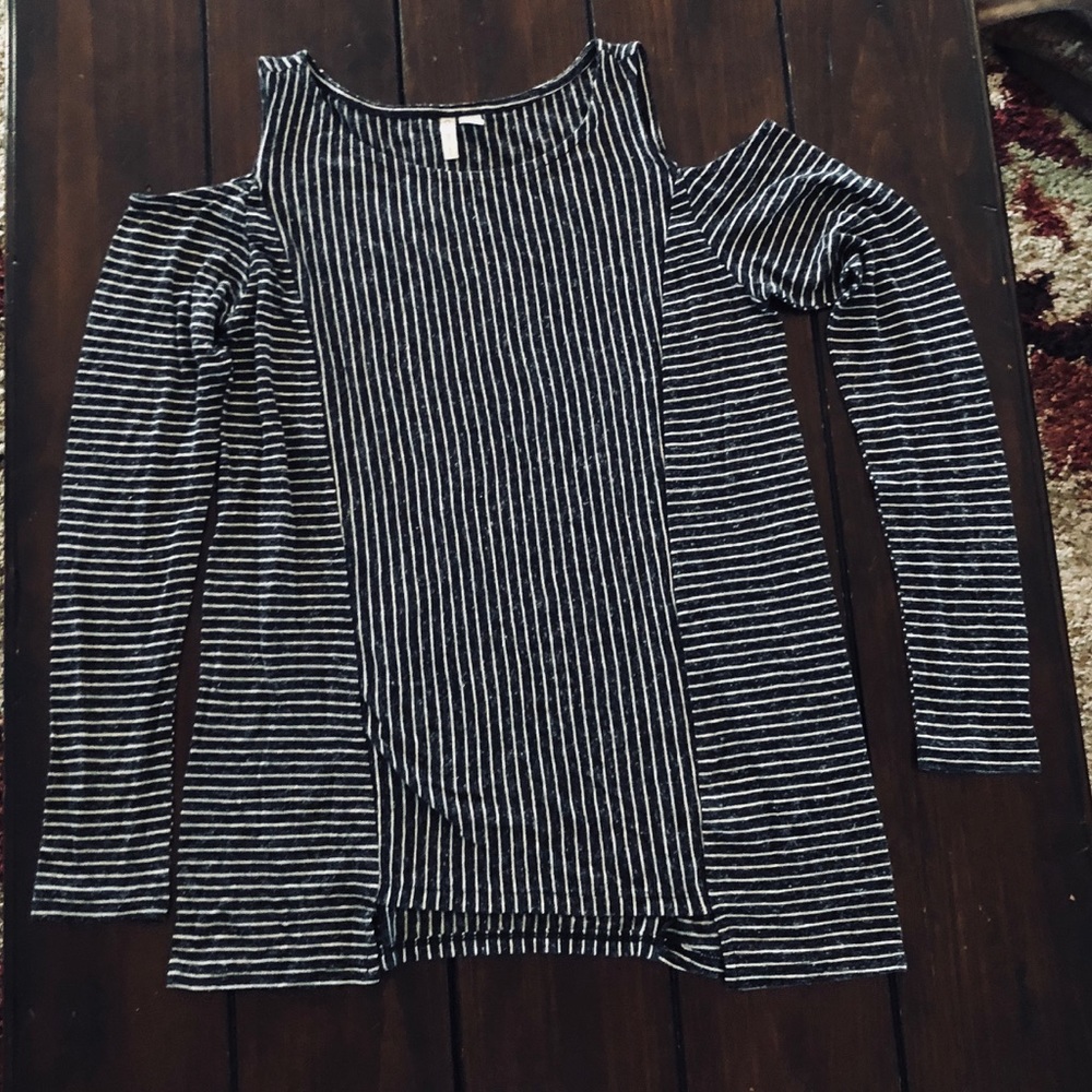 ❄️Cold Shoulder Tunic